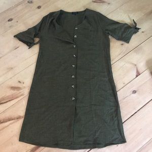 Tight on the arms/ never been worn!!